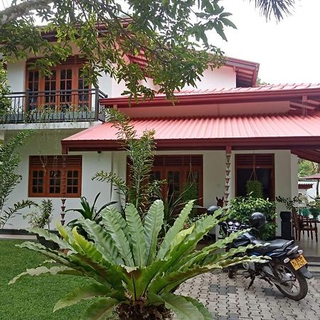 Bat House Hotel Baddegama ภายนอก รูปภาพ